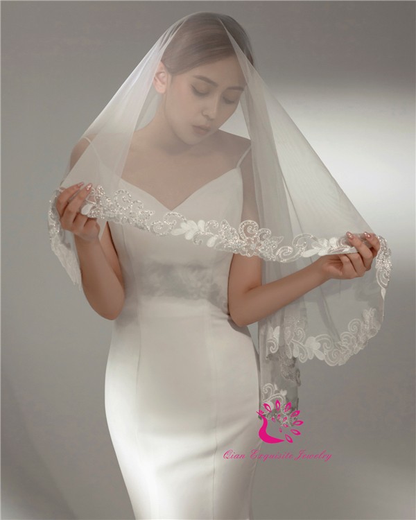 Short Veils with Lace Edge